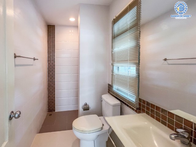 *****บ้านเดี่ยวมือสองย่านนนทบุรีฯ ม.ไลฟ์บางกอกบูเลอวาร์ด ราชพฤกษ์-รัตนาธิเบศร์ เนื้อที่กว้างขวางมากถึง 63 ตร.ว.  ฟังก์ชัน 3 ห้องนอน 3 ห้องน้ำ ที่จอดรถ 2 คัน บนทำเลแห่งการเดินทาง ใกล้รถไฟฟ้าสายสีม่วง "สถานีท่าอิฐ" เชื่อมต่อถนนราชพฤกษ์